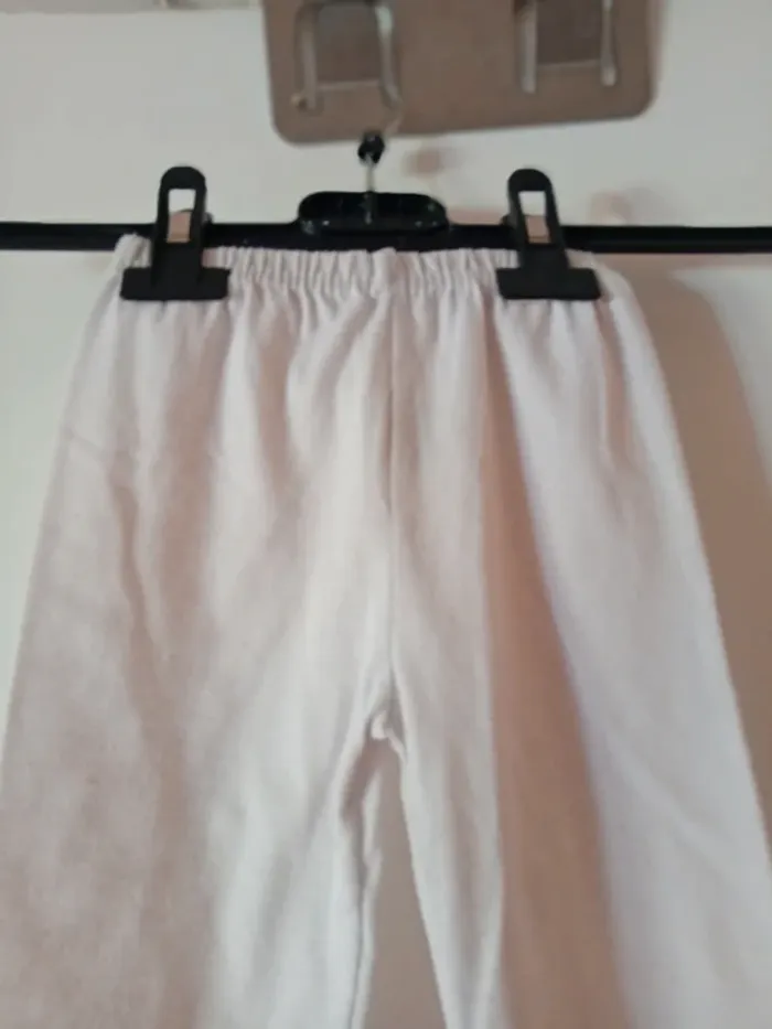 Joli legging blanc. 2 ans - photo numéro 7