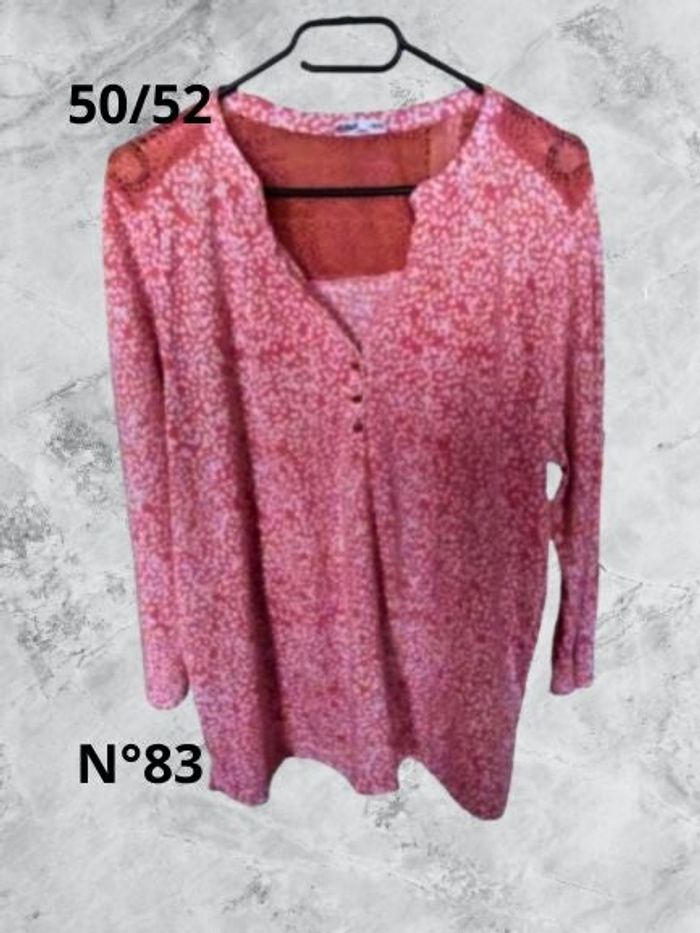 N°83 Haut rose/blanc T50/52. Gémo.