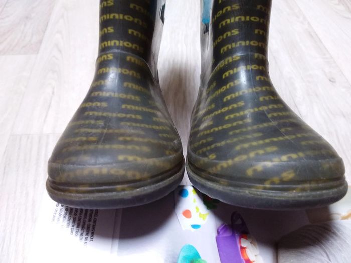 Bottes de pluie Minions en bon état - photo numéro 5