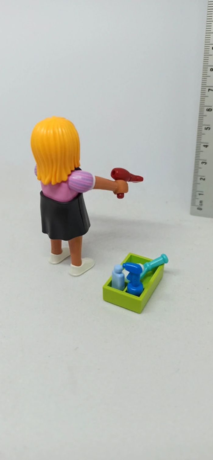 Femme coiffeuse avec accessoires de salon de coiffure playmobil - photo numéro 2