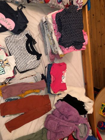Gros lot vêtements fille 9 mois