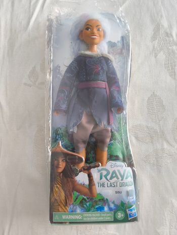 Poupée disney sisu ( neuf)