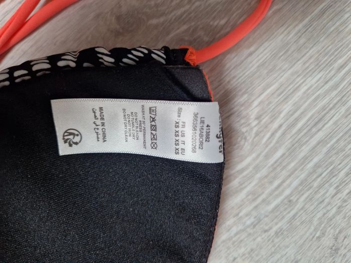Maillot de bain bikini 2 pièces neuf XS Jennyfer graphique noir, blanc et orange/corail - photo numéro 9
