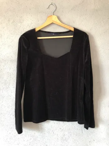Haut en velours satiné taille M 🌻