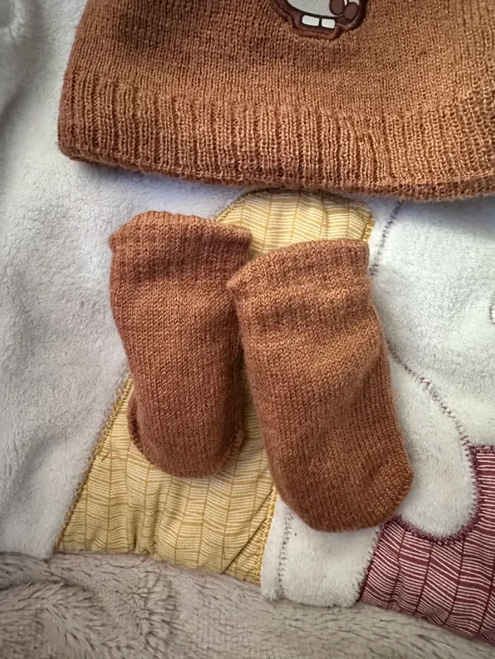 Ensemble bonnet et gant bébé avec motif lapin - photo numéro 3