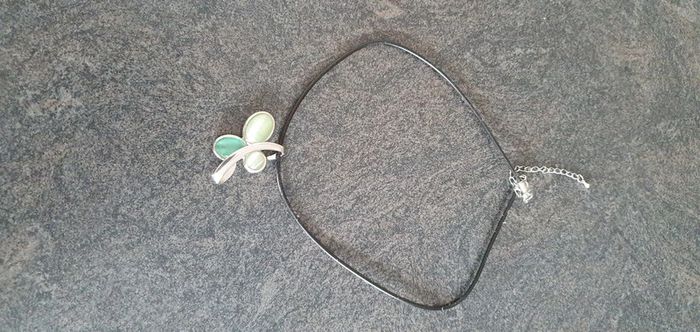 Collier fleur bleue