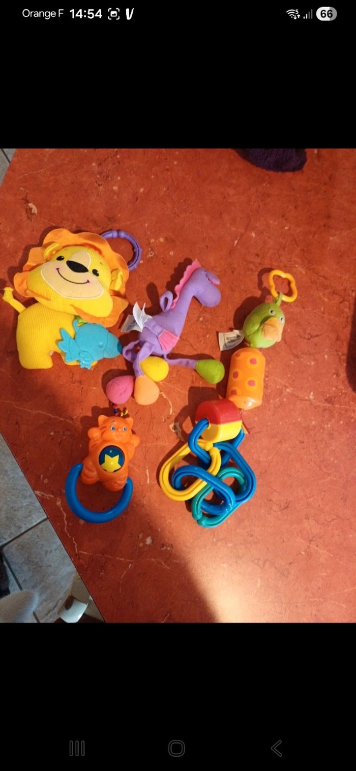 Lot de hochets et jeux d éveil - photo numéro 1