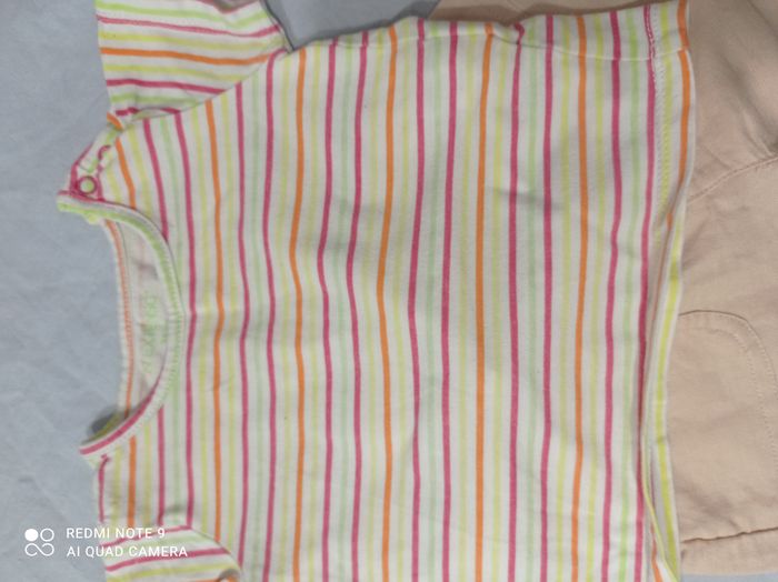 le pantalon de chez Absorba en velours cotelé fin  taille élastique  petit volant sur les cuisses  l - photo numéro 4