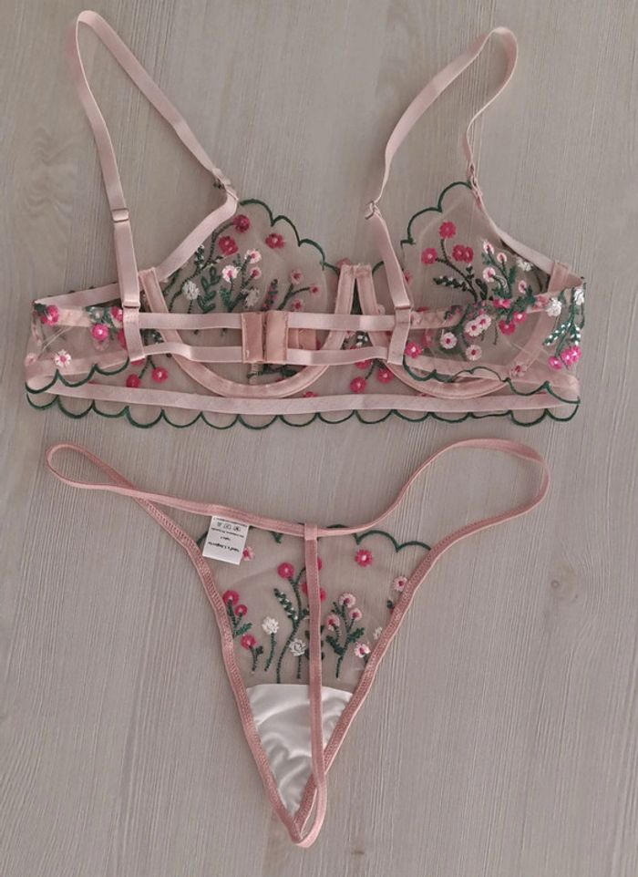 Ensemble lingerie dentelle rose Taille S - photo numéro 4