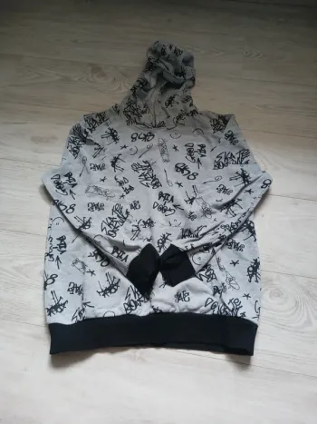 Sweet à capuche 13-14 ans