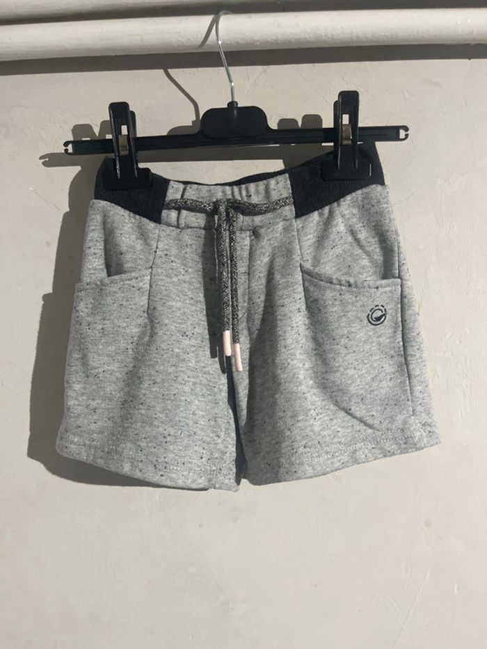 Short gris 6ans