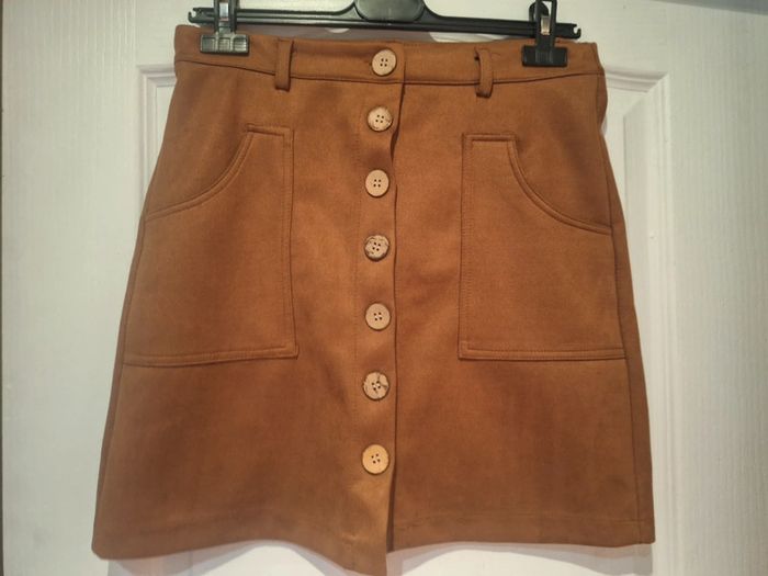 Jupe en daim taille 38/40 en parfait état "actuelle"