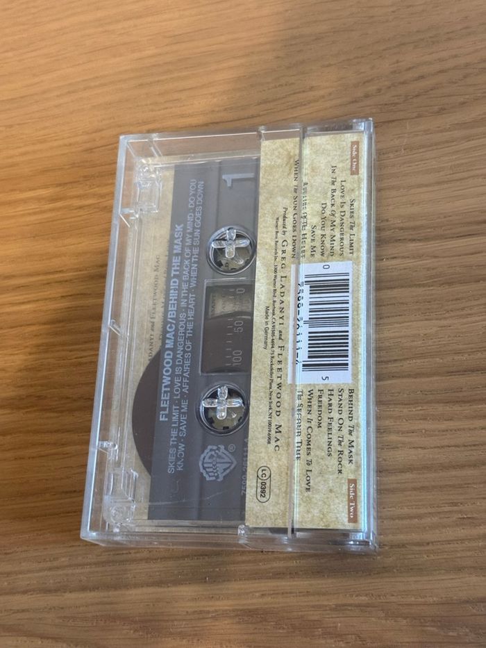 Cassette K7 Audio Fleetwood Mac Behind The Mask - photo numéro 2