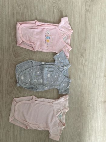 Lot de 3 bodys fille taille 1 mois
