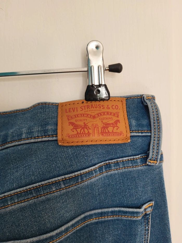 Jean levi's shaping slim taille 29 - photo numéro 4