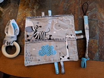Hochet anneau, doudou, attache tétine NEUF