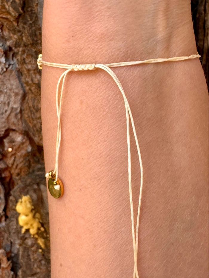 Bracelet réglable cordon écru perles carrées écrues brunes dorées œil - photo numéro 7