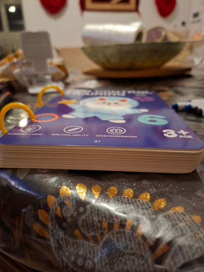 Livre magique + 10 feutres + eponge enfant age 3 ans + ecrie et efface neuf prix 5 euro - photo numéro 3