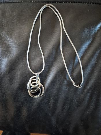 collier avec pendentif original