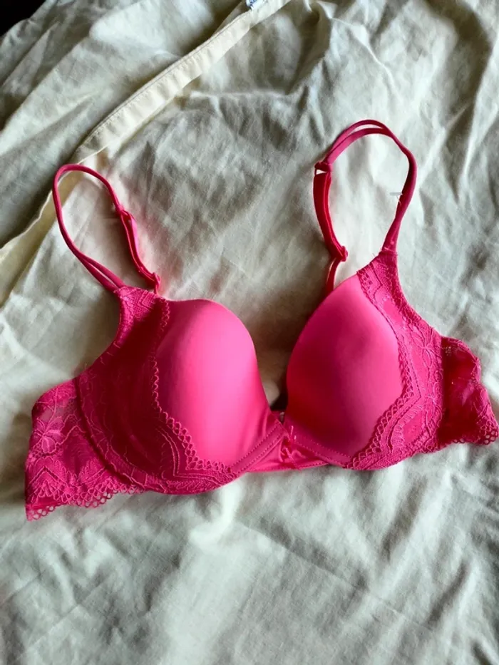 Soutien gorge neuf avec dentelle rose 90 B - photo numéro 3