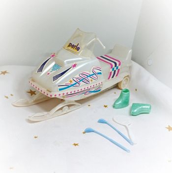 Motoneige snowmobile snow sport d'hiver winter raquette golf barbie Steffi perle poupée doll