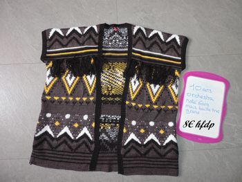 gilet poncho sans manche orchestra noté taille 6 ans mais taille plutôt 10 ans