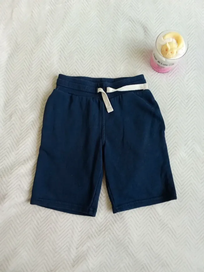 Short garçon ⭐ très bon état ⭐ Taille 7 ans ⭐ H&M
