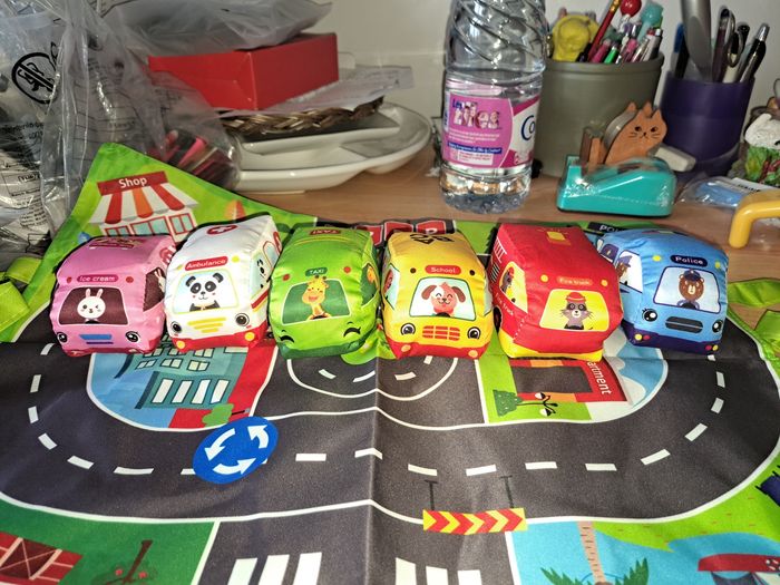 Circuit de voitures et 6 voitures en mousse - photo numéro 3