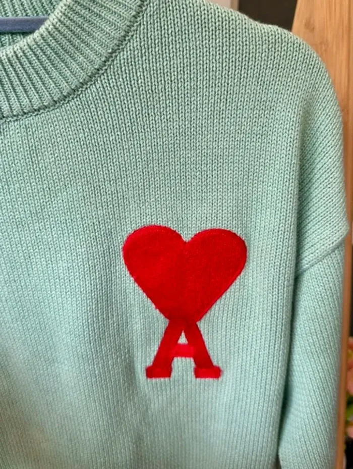 Ami Paris pull vert menthe – Logo cœur brodé rouge – Unisexe T.S - photo numéro 3