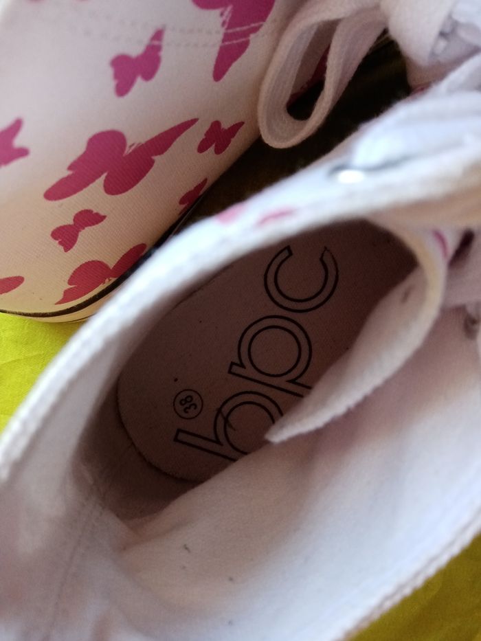 🖤 BASKETS BLANCHE MOTIFS PAPILLON 🦋 ROSE. POINTURE38. BPC. - photo numéro 7