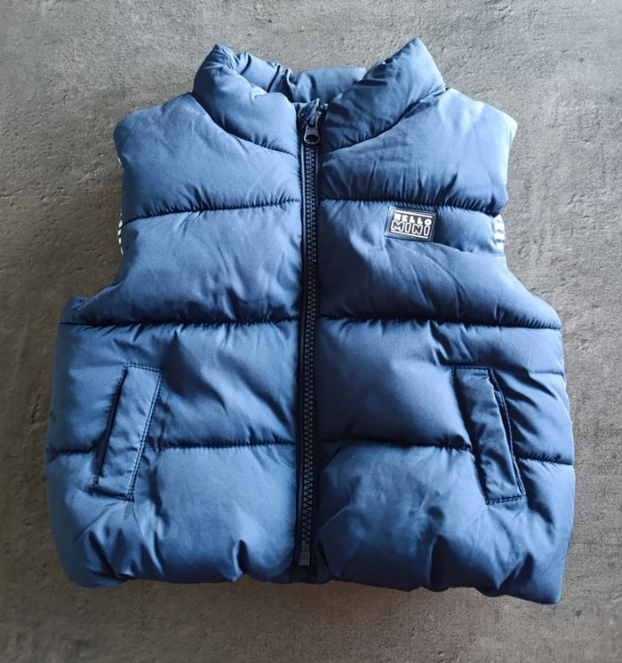 Doudoune sans manches bleu marine
Taille 9 mois