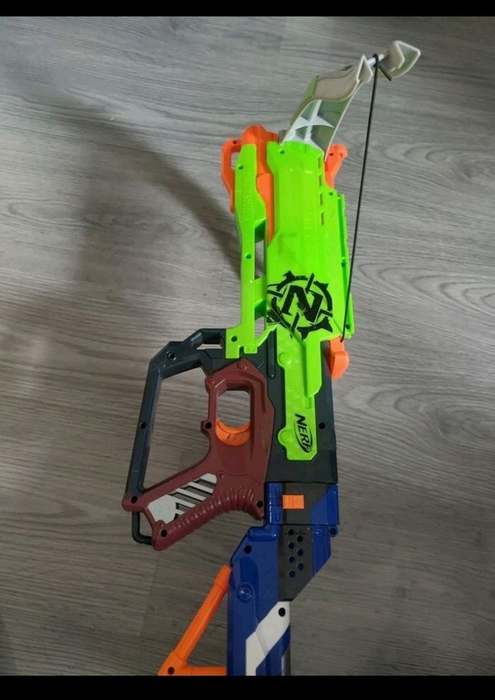 Arbalète nerf strike zombie