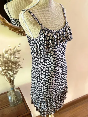 Robe à volant Motif Floral – Marine et Blanc – Neuf