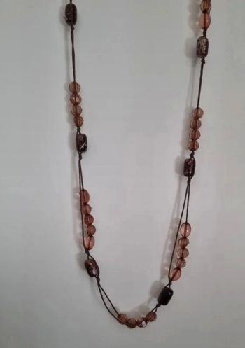 Sautoir long sur double fil de coton et perles marron