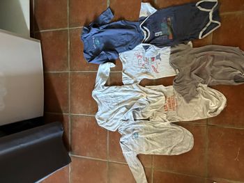 Lot bodies 18 mois