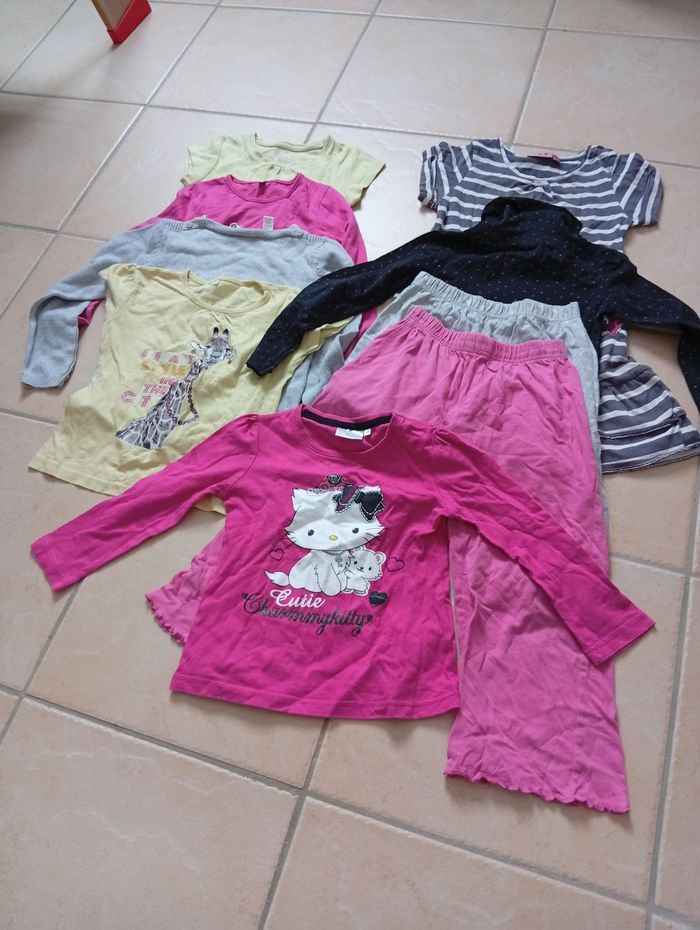 Lots 9 vêtements fille 5 ans