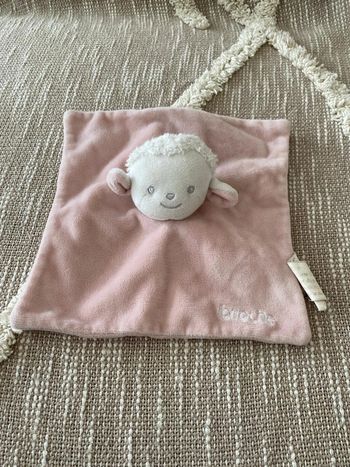 Peluche doudou plat 20cm brioche mouton brebis agneau blanc et rose très bon état