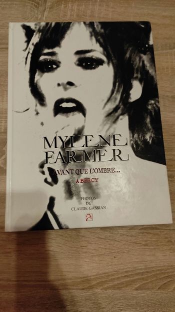 Mylène Farmer grand livre photos " avant que l'ombre à Bercy"