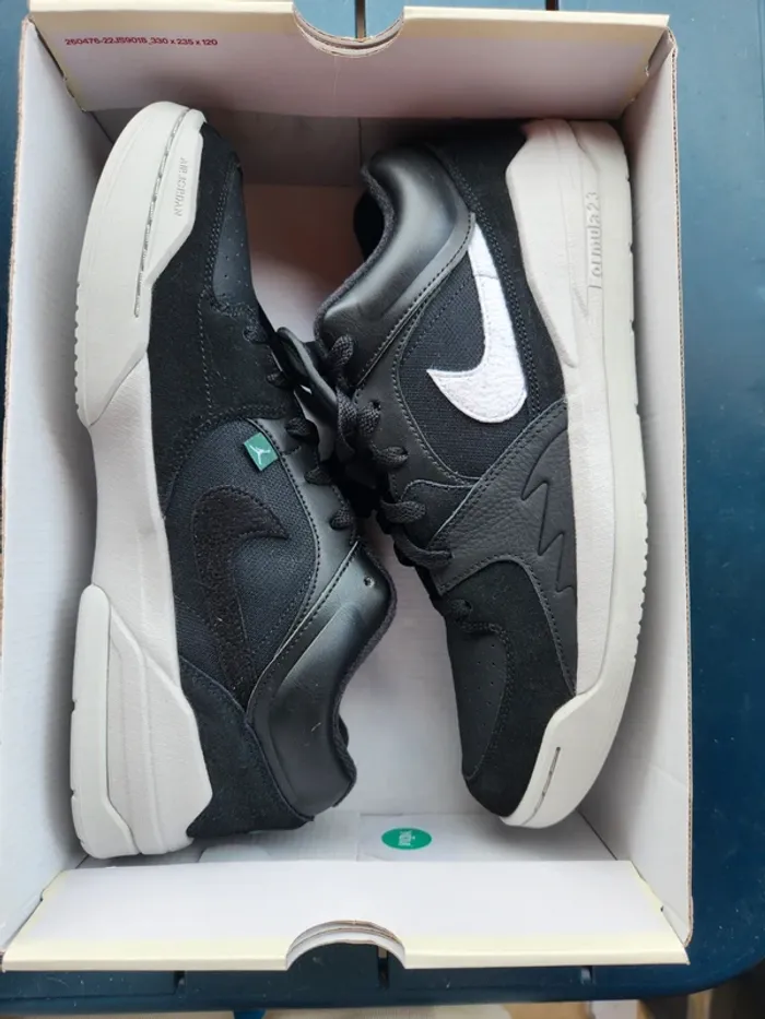 Jordan stadium 90 homme taille 46 neuves blanc noir