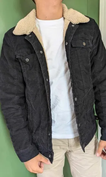 Blouson en velours côtelé avec intérieur et col en mouton