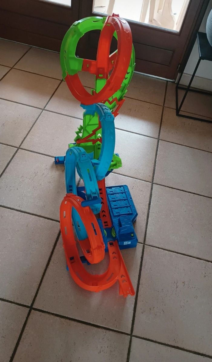 Circuit 4 loopings Crash Hotwheels - photo numéro 2
