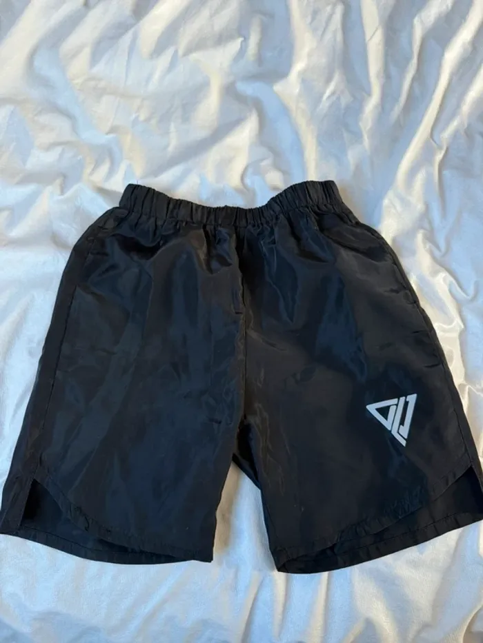 Short noir