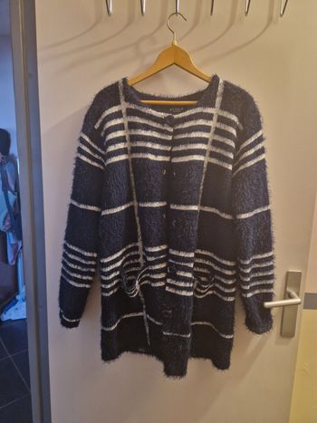 Cardigan a carreaux bleu marine et blanc