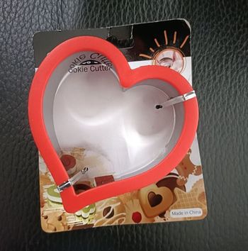 1 emporte pièce en inox en forme de coeur