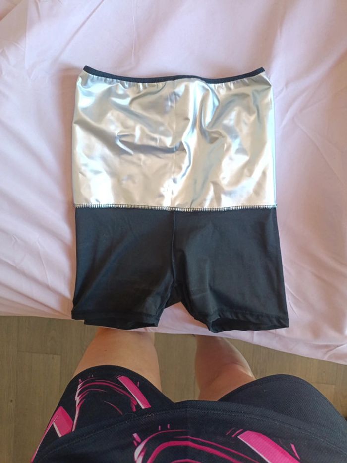 Short de sudation neuf taille M - photo numéro 4