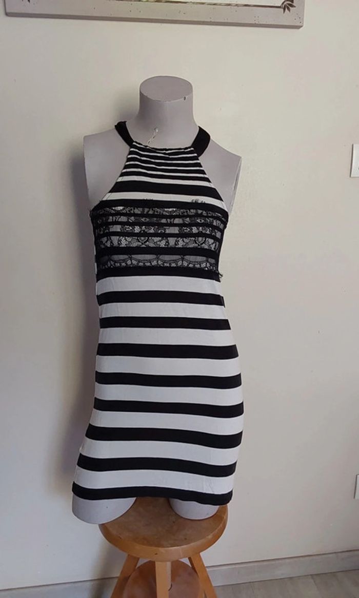 Robe rayures et dentelle noir et blanc T34