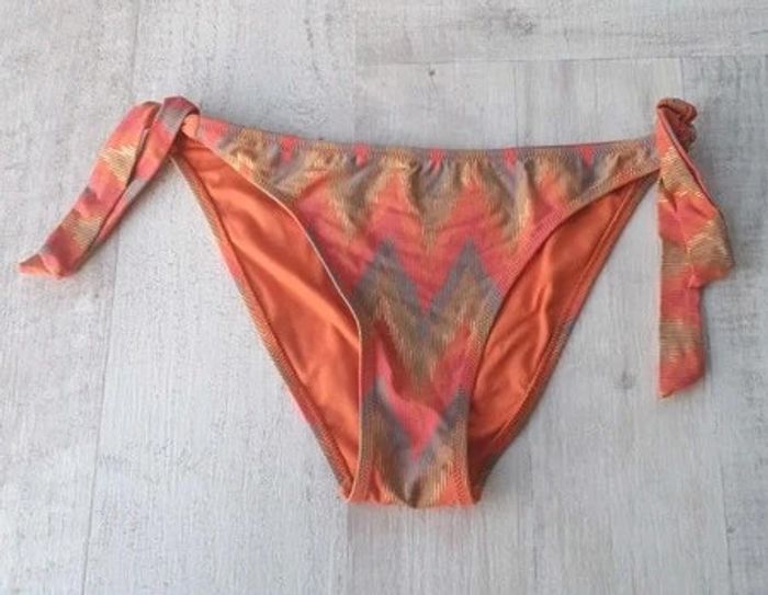 Maillot de bain 2 pièces (bikini) Taille 90B pour le haut et taille 40 pour le bas - photo numéro 8