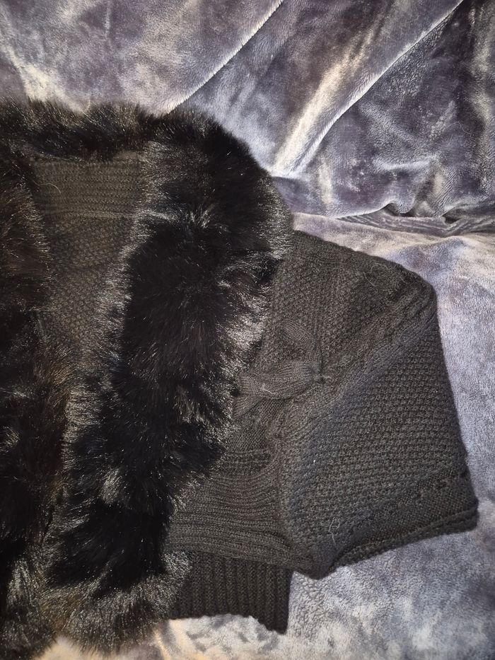Cardigan noir a fourrure - photo numéro 3