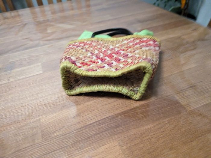 Panier en osier pour petite fille
Très bon état - photo numéro 3