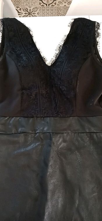 Robe noir simili dentelle
